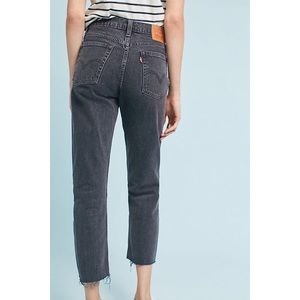 🌿Anthropologie Levi’s 501 distressed